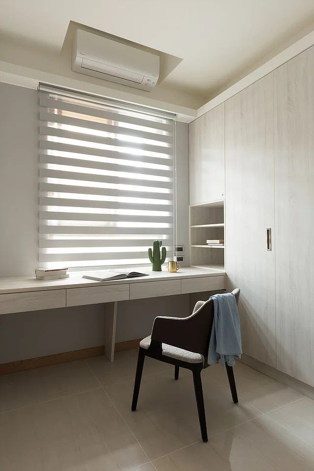 Detalle de las bandas horizontales de una cortina roller duo